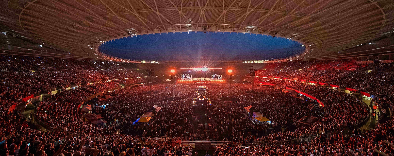 [Translate to English:] Event im Ernst Happel Stadion in Wien Blick von der Zuschauertribüne